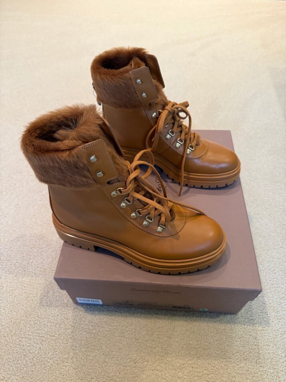 Gianvito Rossi Alaska 20 Boots Size 39 Calf Sienna Fur Collar New in Box